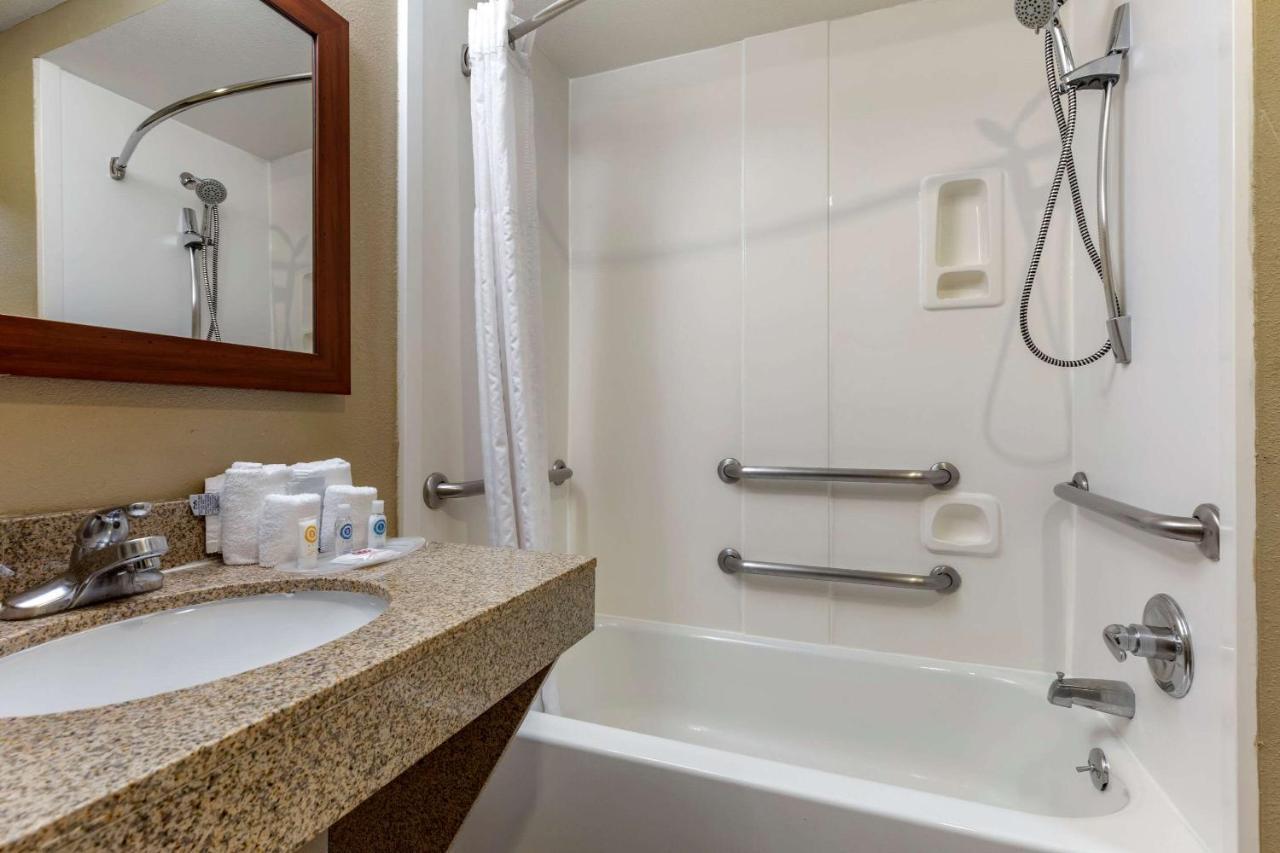 Comfort Suites Waco Near University Area Bagian luar foto