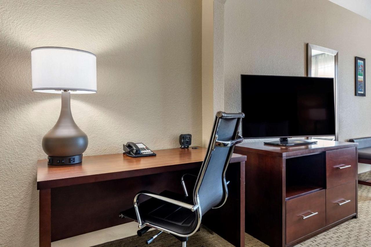 Comfort Suites Waco Near University Area Bagian luar foto