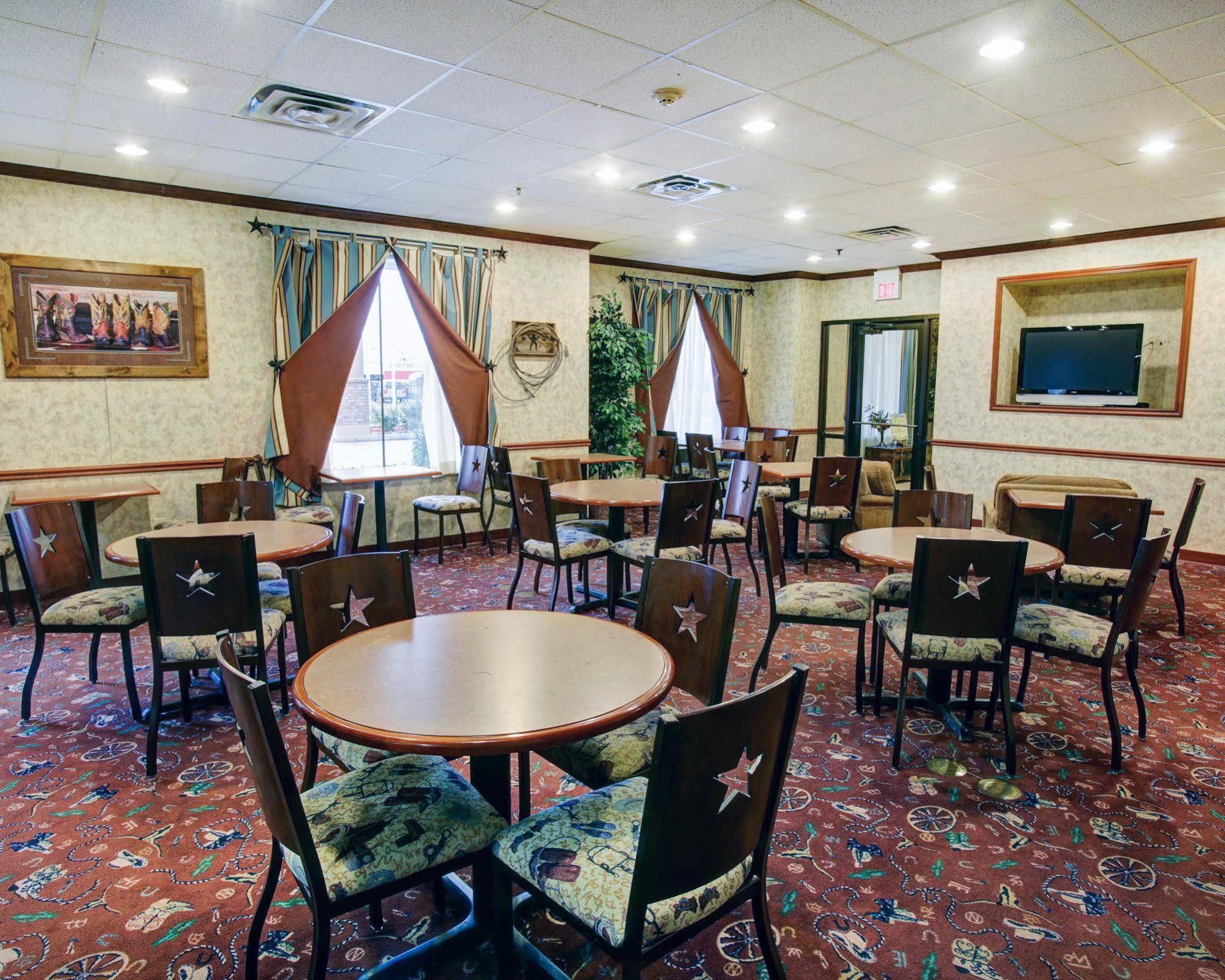 Comfort Suites Waco Near University Area Bagian luar foto